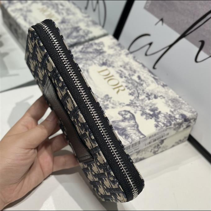 2025228Y 220P182144293